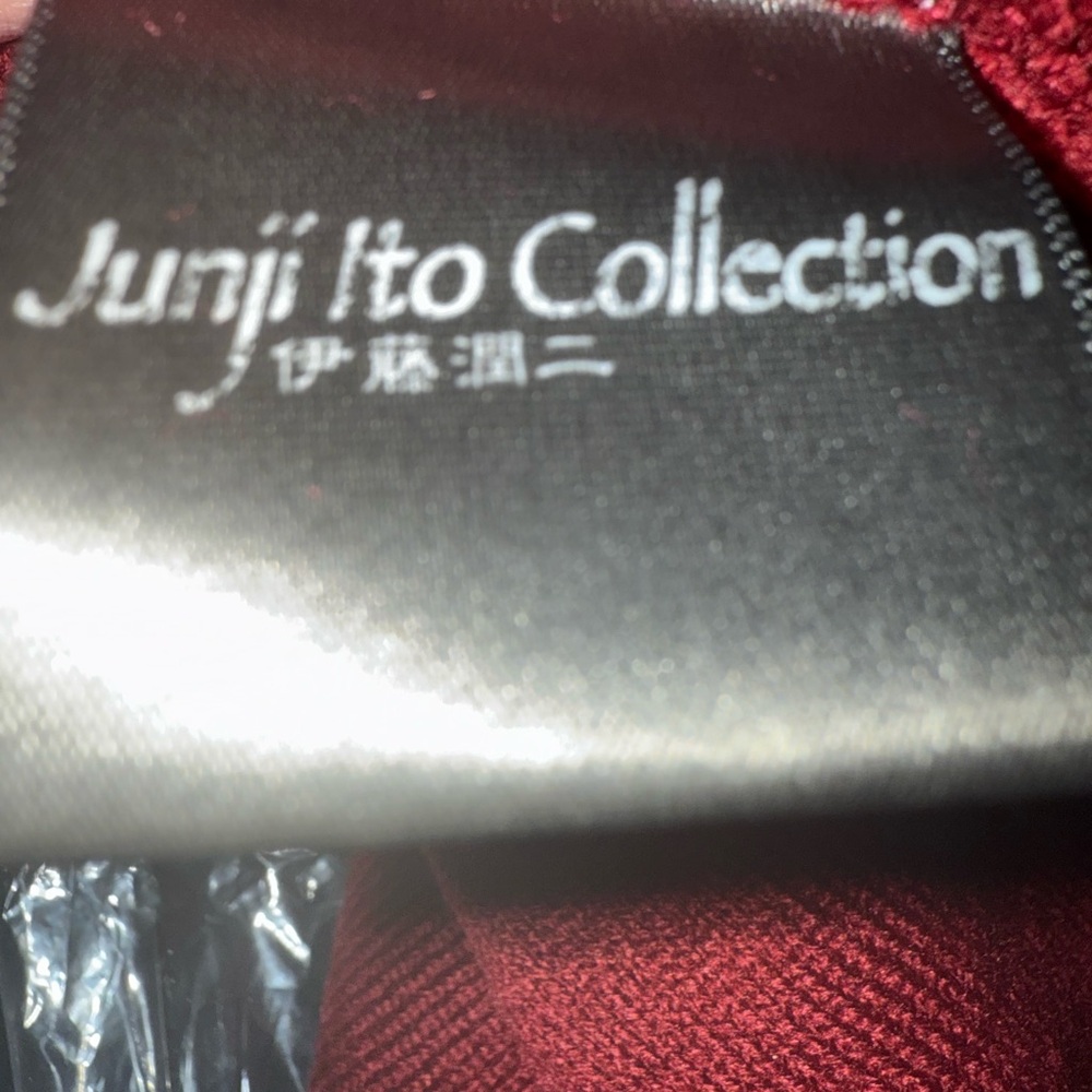 Ripple Junction Red Beanie - Junji Ito Collection - Picture 3 of 4
